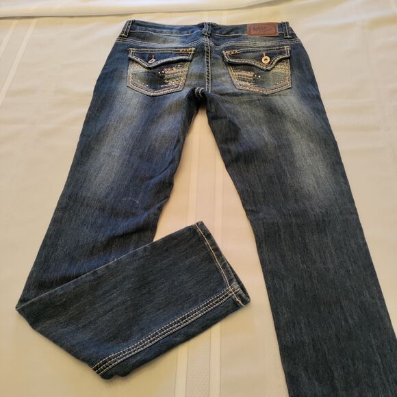 Ariya Jeans 7/8 With Designer Embroidery Pockets - Picture 6 of 16